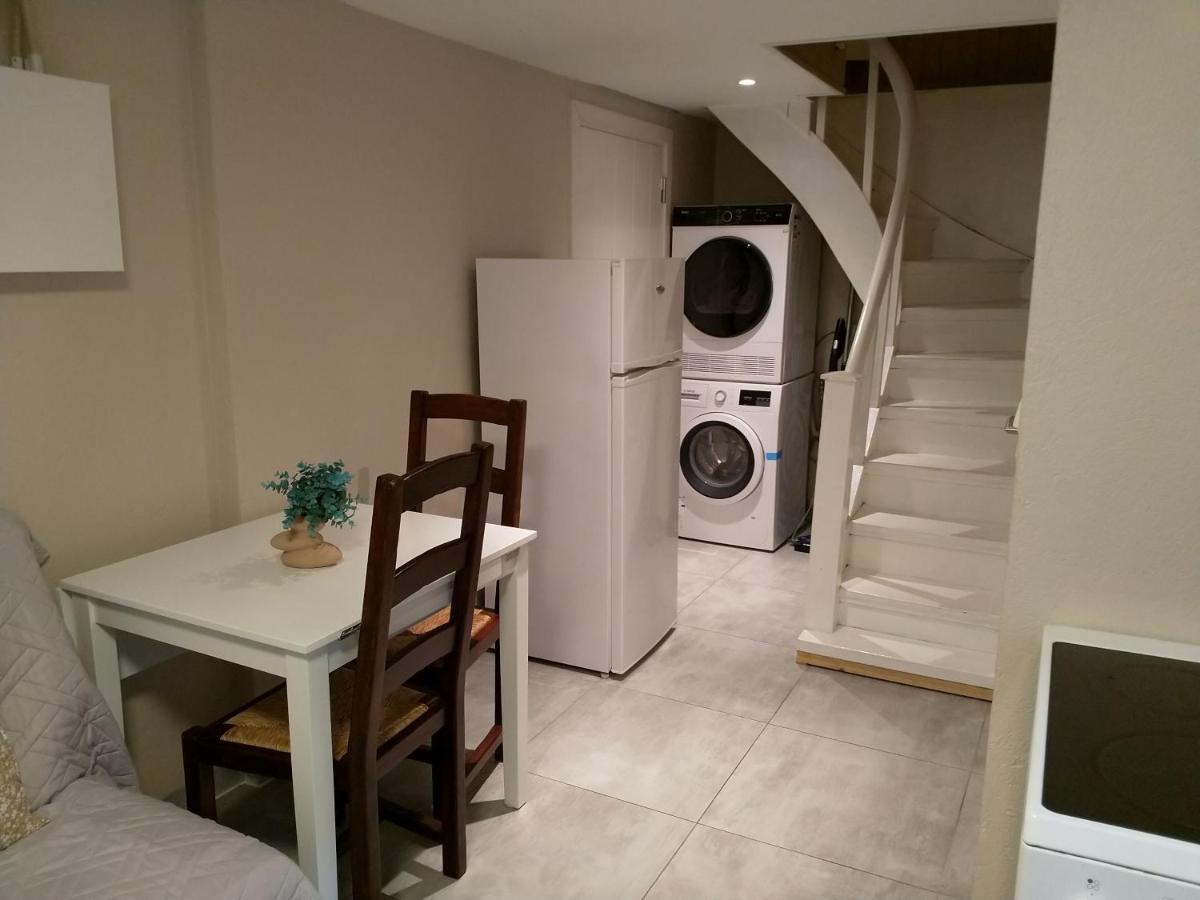 Renovated Semi- Basement 2 Bedrooms Furnished Apartment - Close To Everything In Мосс Экстерьер фото