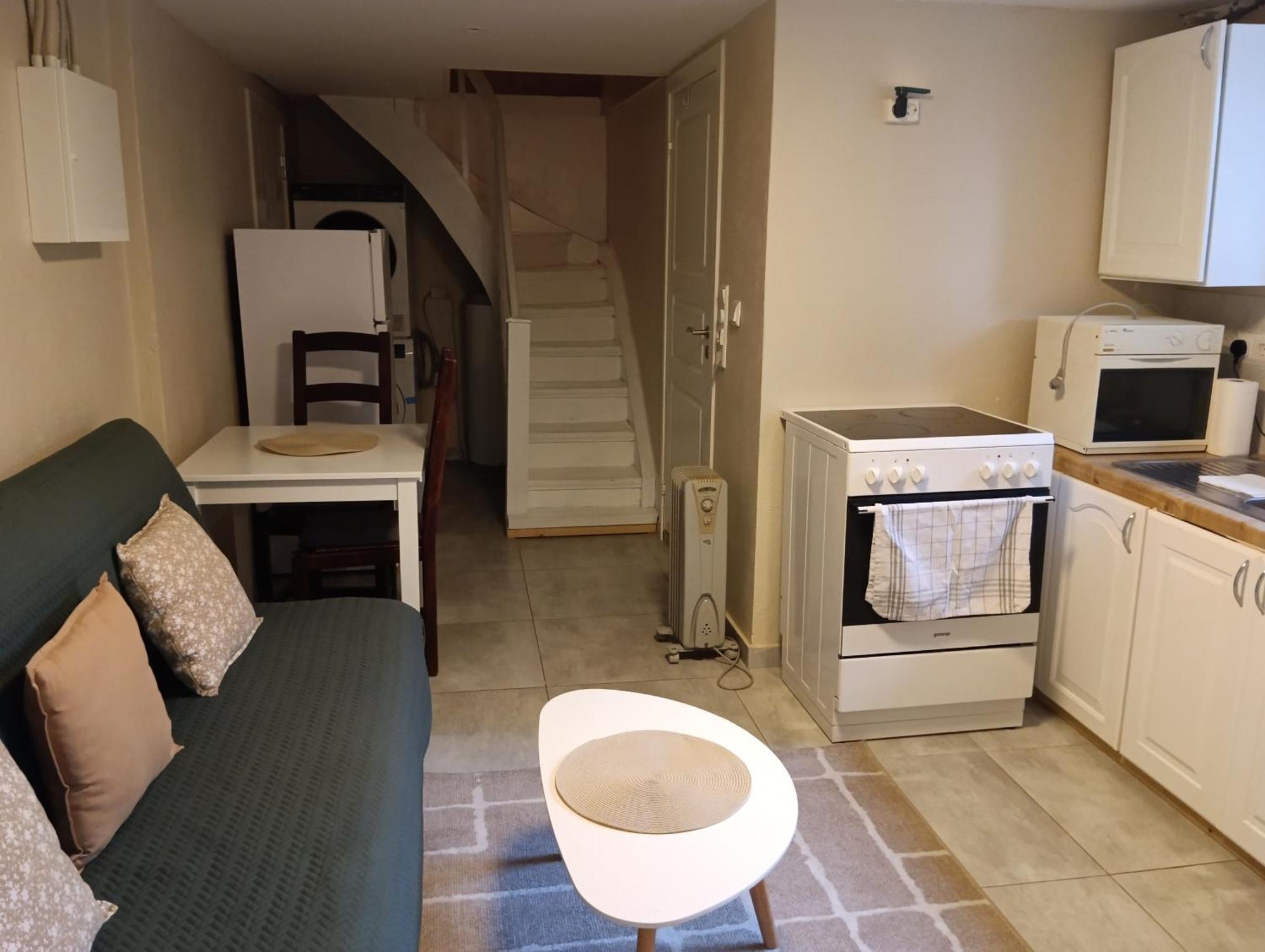 Renovated Semi- Basement 2 Bedrooms Furnished Apartment - Close To Everything In Мосс Экстерьер фото
