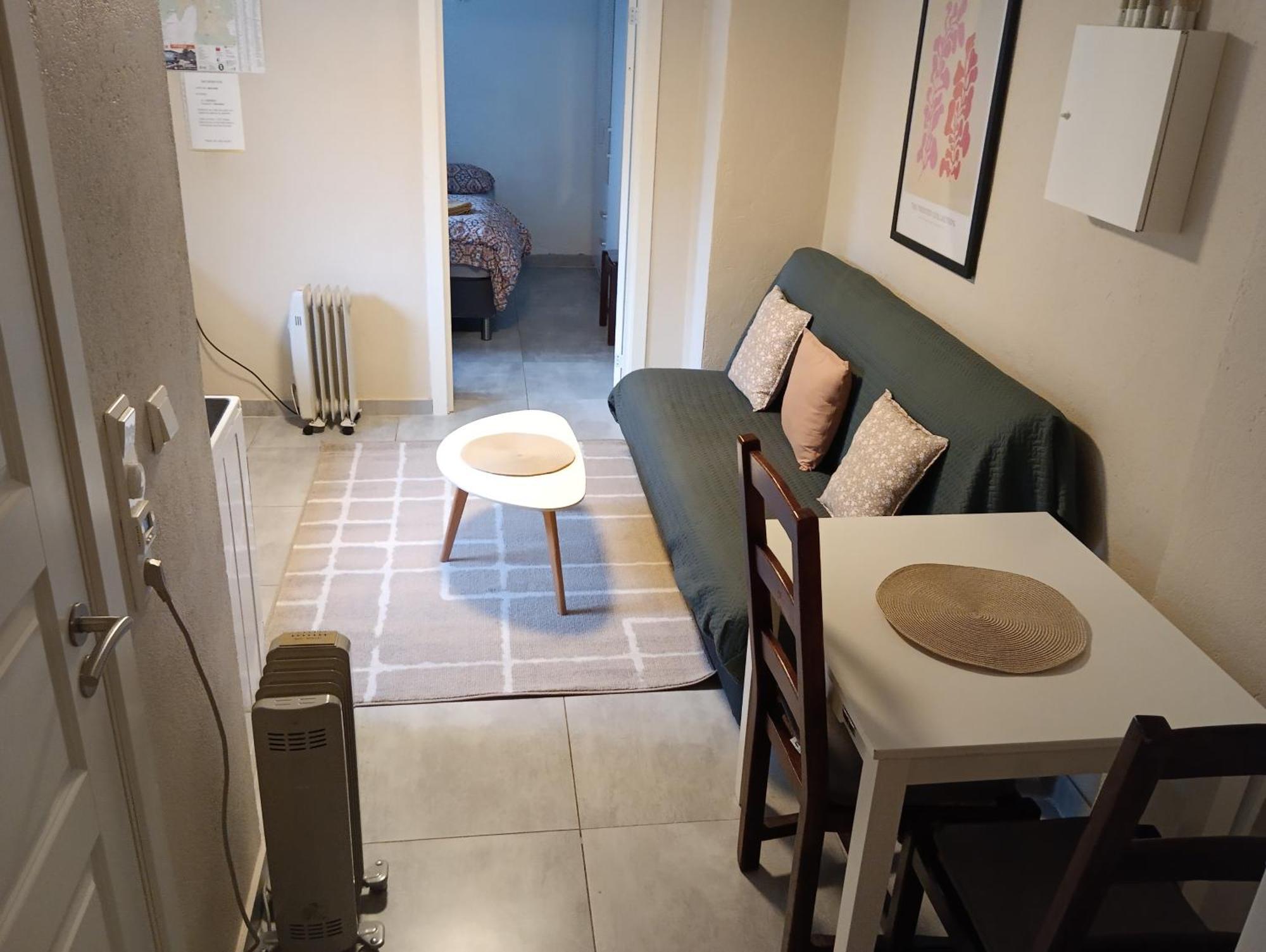 Renovated Semi- Basement 2 Bedrooms Furnished Apartment - Close To Everything In Мосс Экстерьер фото